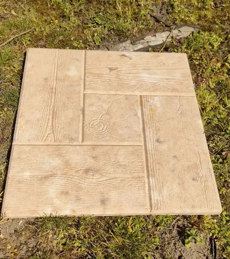 Wood-effect paving (30x30cm)